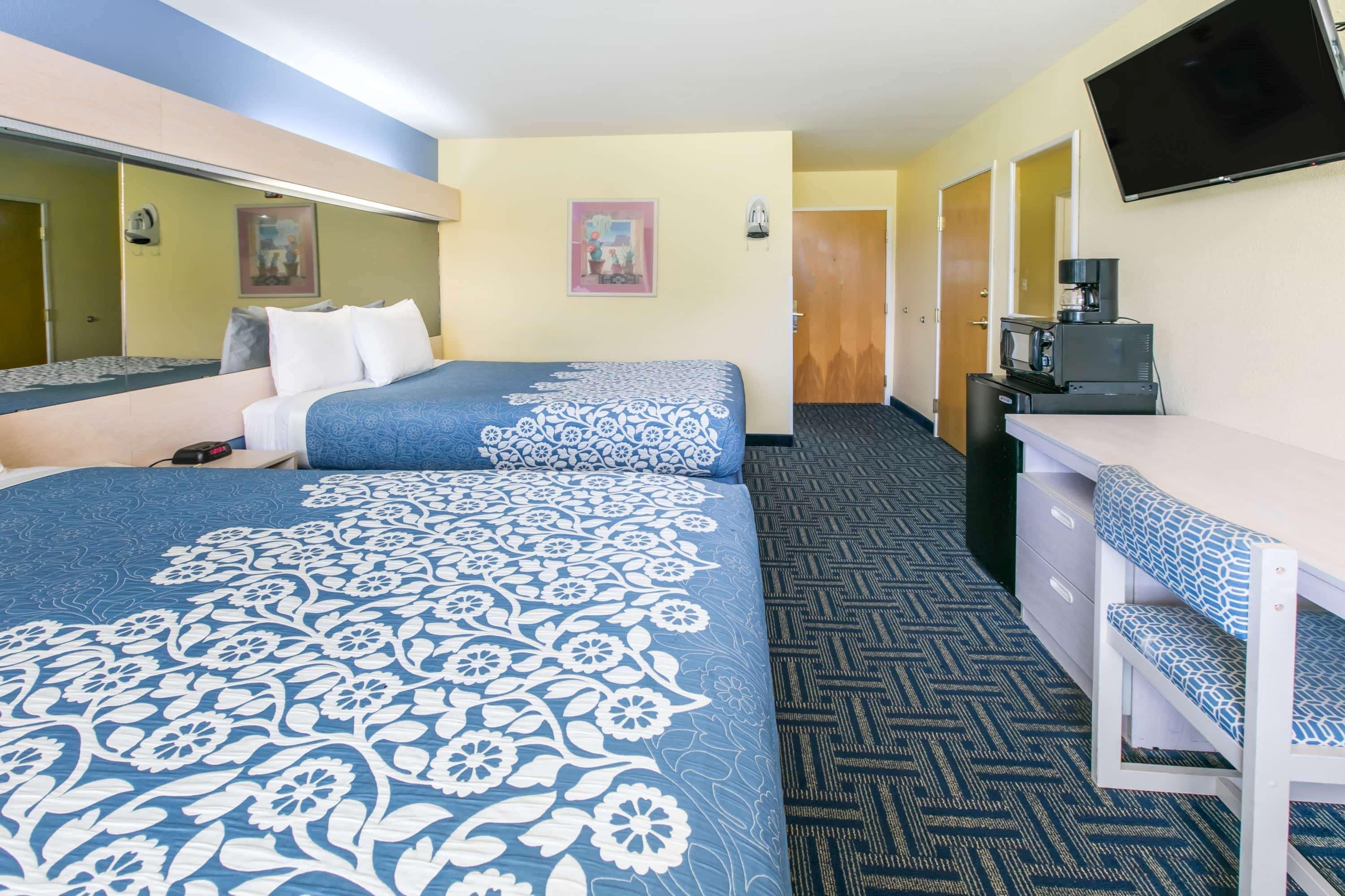 Days Inn Pryor Creek Buitenkant foto