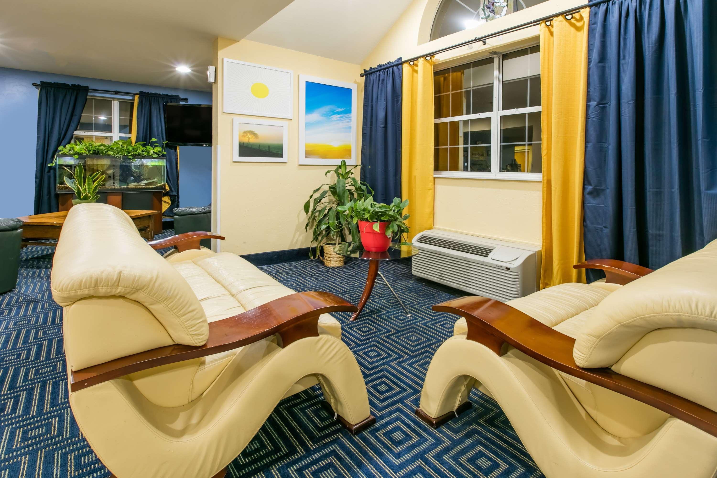 Days Inn Pryor Creek Buitenkant foto