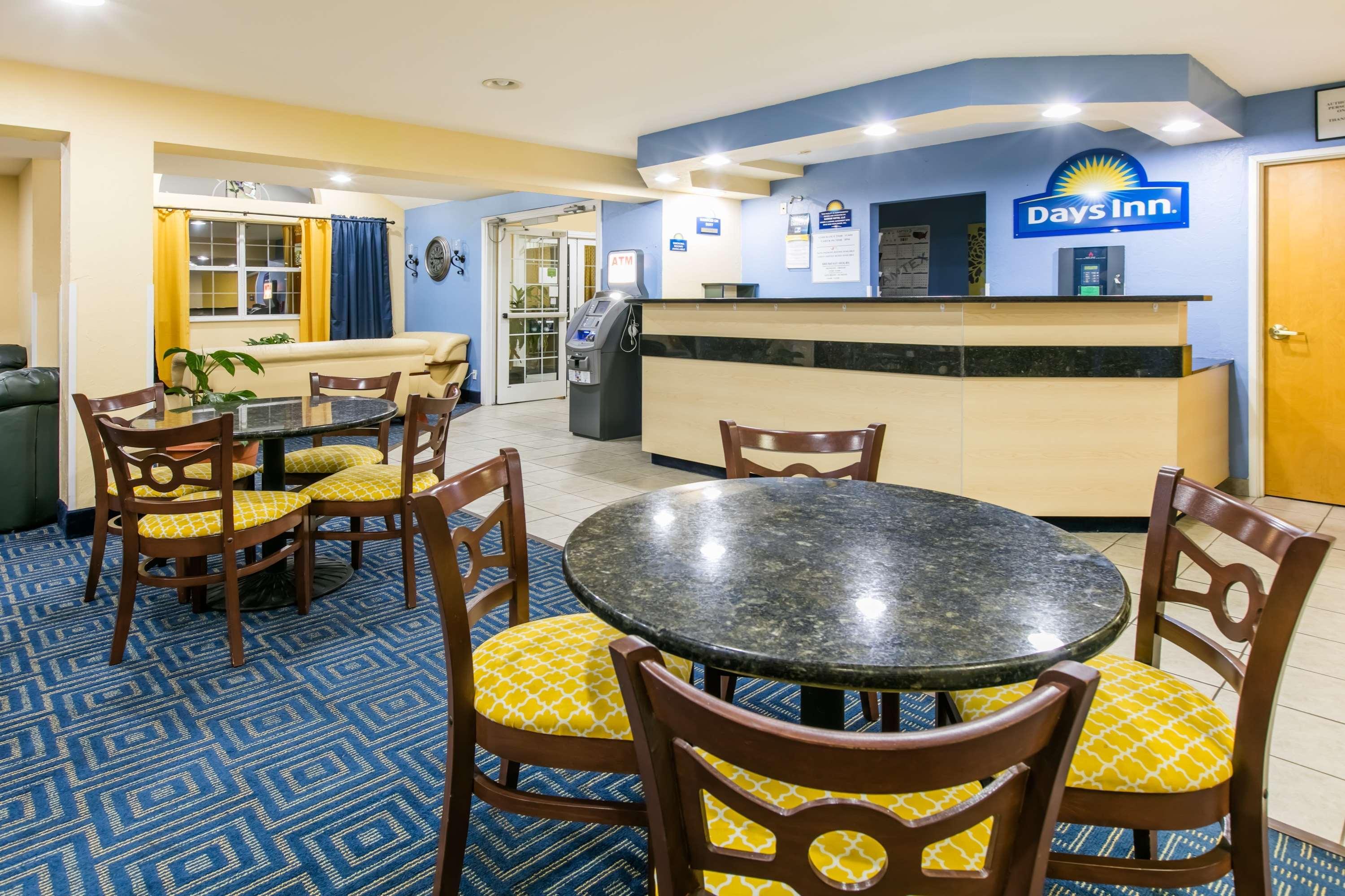 Days Inn Pryor Creek Buitenkant foto