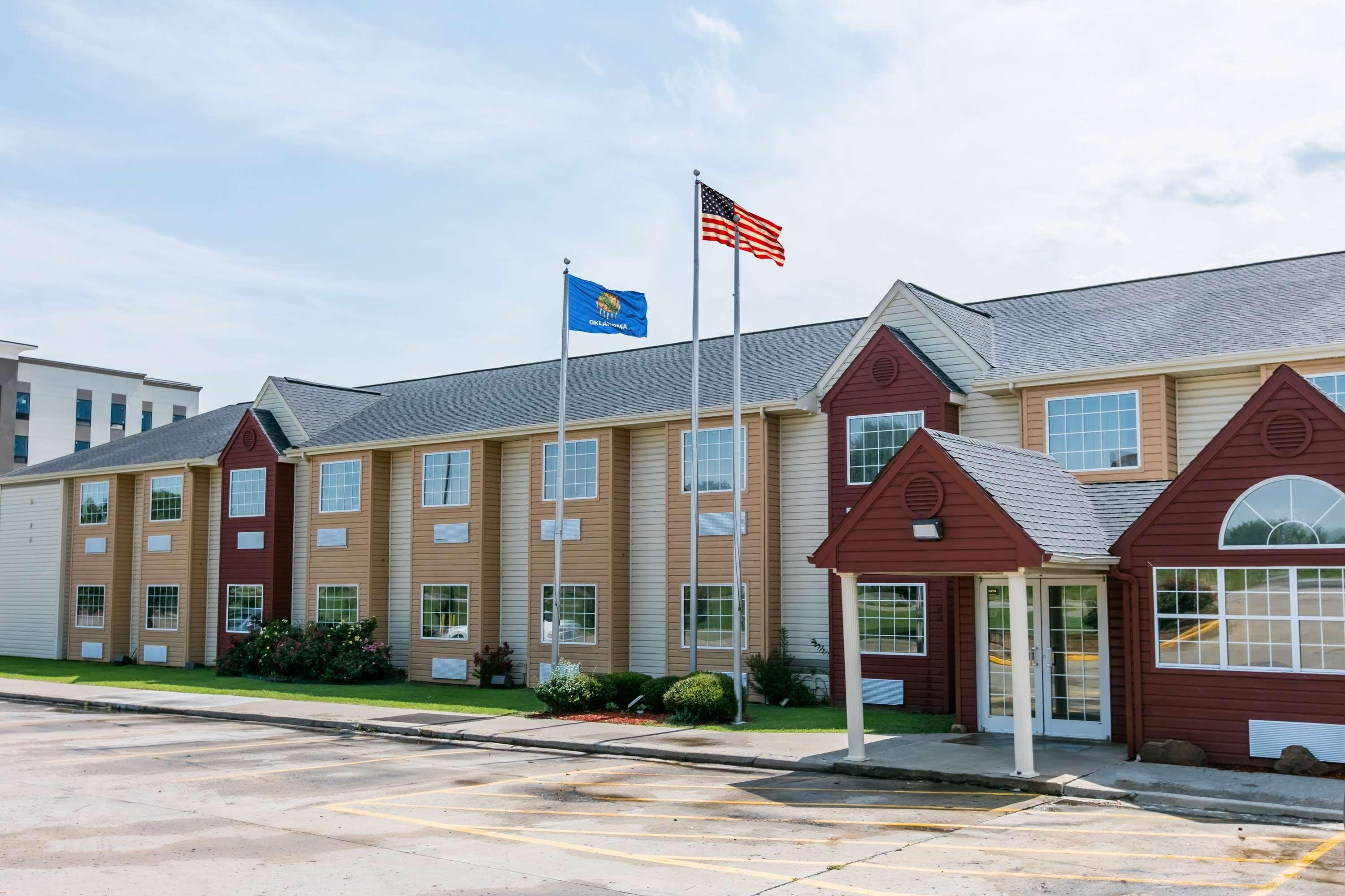 Days Inn Pryor Creek Buitenkant foto