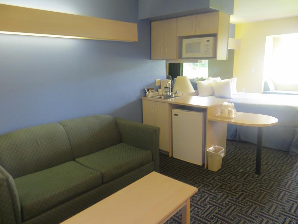 Days Inn Pryor Creek Buitenkant foto
