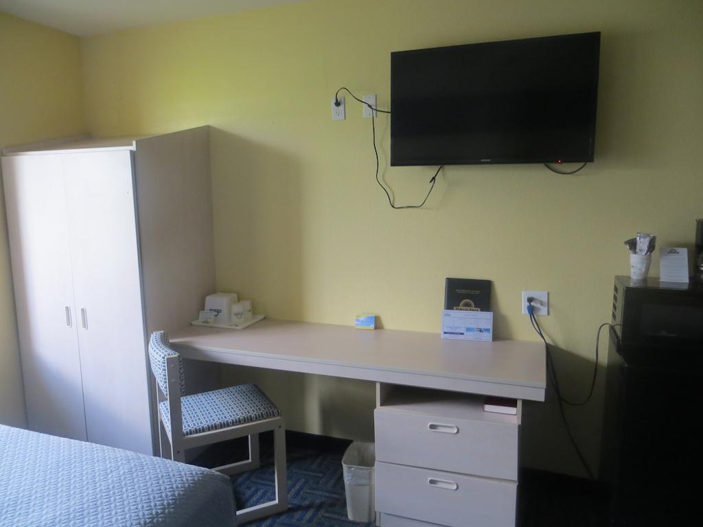 Days Inn Pryor Creek Buitenkant foto