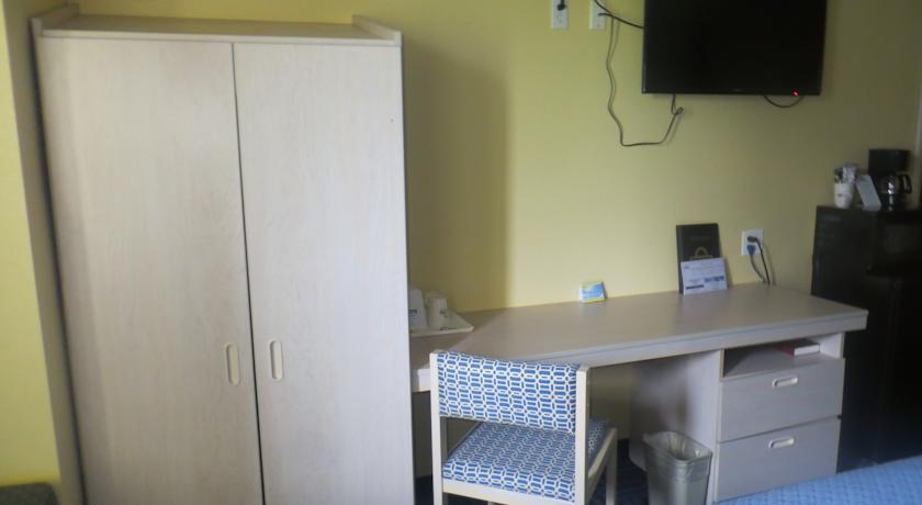 Days Inn Pryor Creek Buitenkant foto