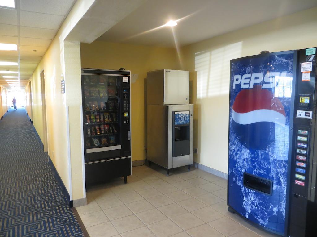 Days Inn Pryor Creek Buitenkant foto