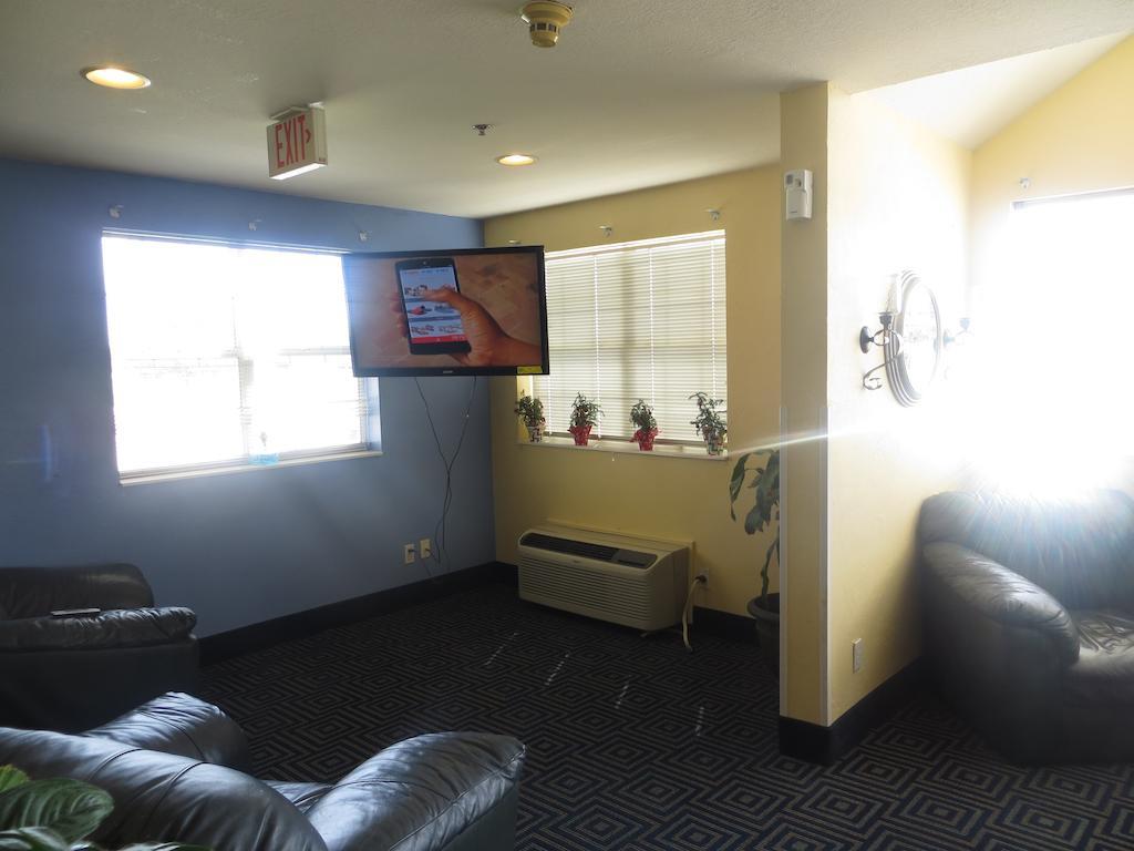 Days Inn Pryor Creek Buitenkant foto