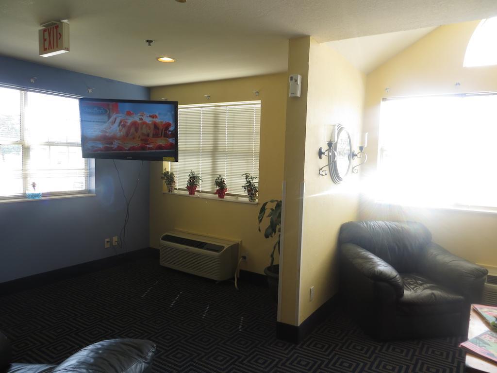 Days Inn Pryor Creek Buitenkant foto